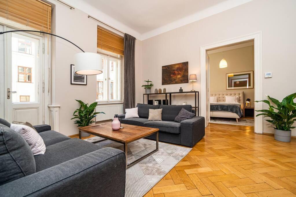 Large And Modern Apartment In The Heart Of 布拉格 外观 照片